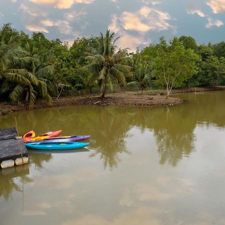 Hotel Putra Sentosa Retreat Camp, Sematan Zewnętrze zdjęcie