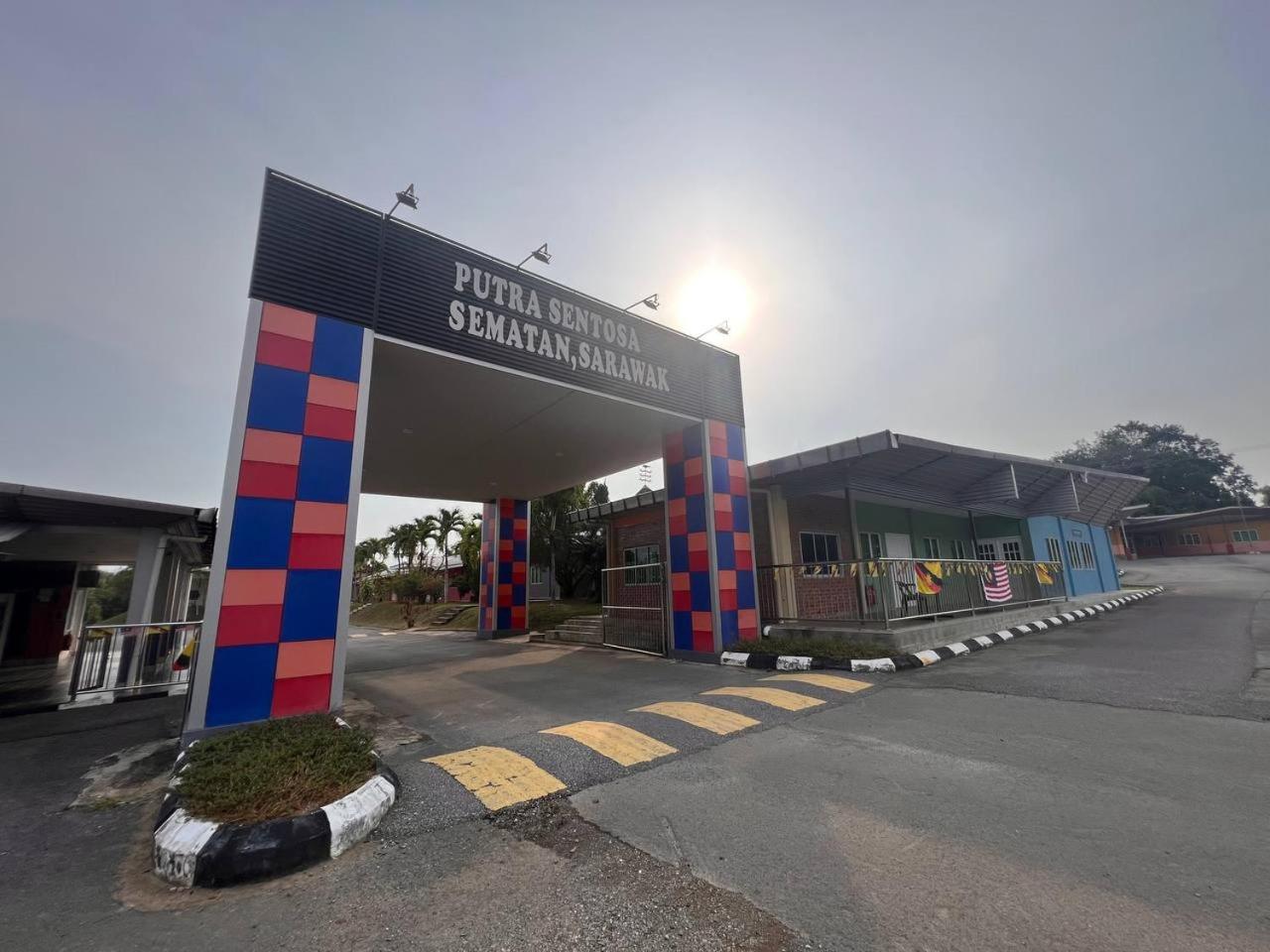 Hotel Putra Sentosa Retreat Camp, Sematan Zewnętrze zdjęcie