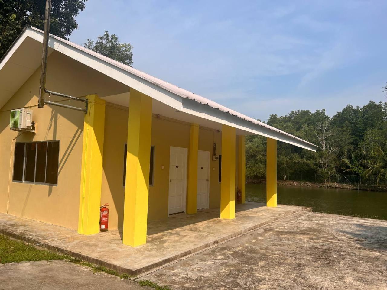 Hotel Putra Sentosa Retreat Camp, Sematan Zewnętrze zdjęcie