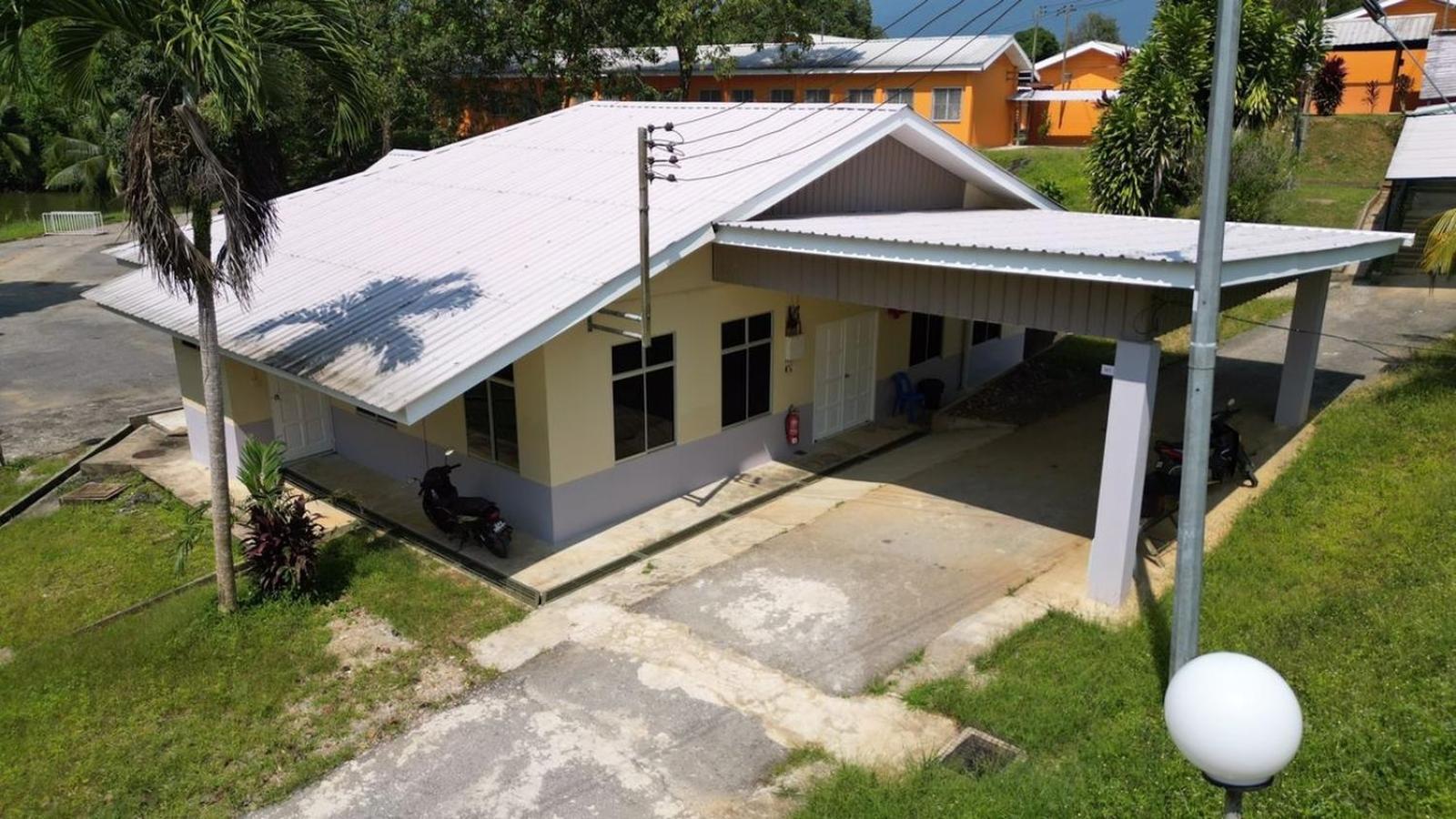 Hotel Putra Sentosa Retreat Camp, Sematan Zewnętrze zdjęcie