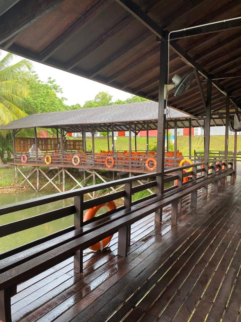 Hotel Putra Sentosa Retreat Camp, Sematan Zewnętrze zdjęcie